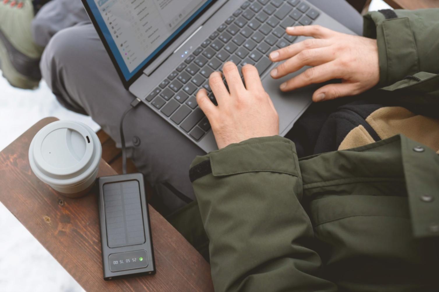 Teilnehmer bei der praktischen Finanzanalyse mit modernen Analysewerkzeugen