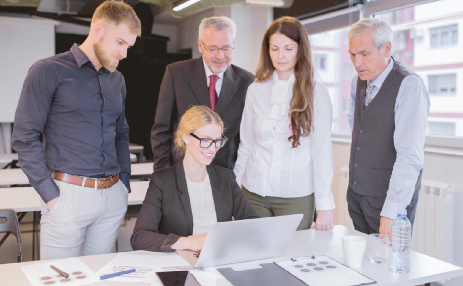 Professionelle Finanzberatung mit detaillierter Analyse von Liquiditäts- und Solvenzkennzahlen